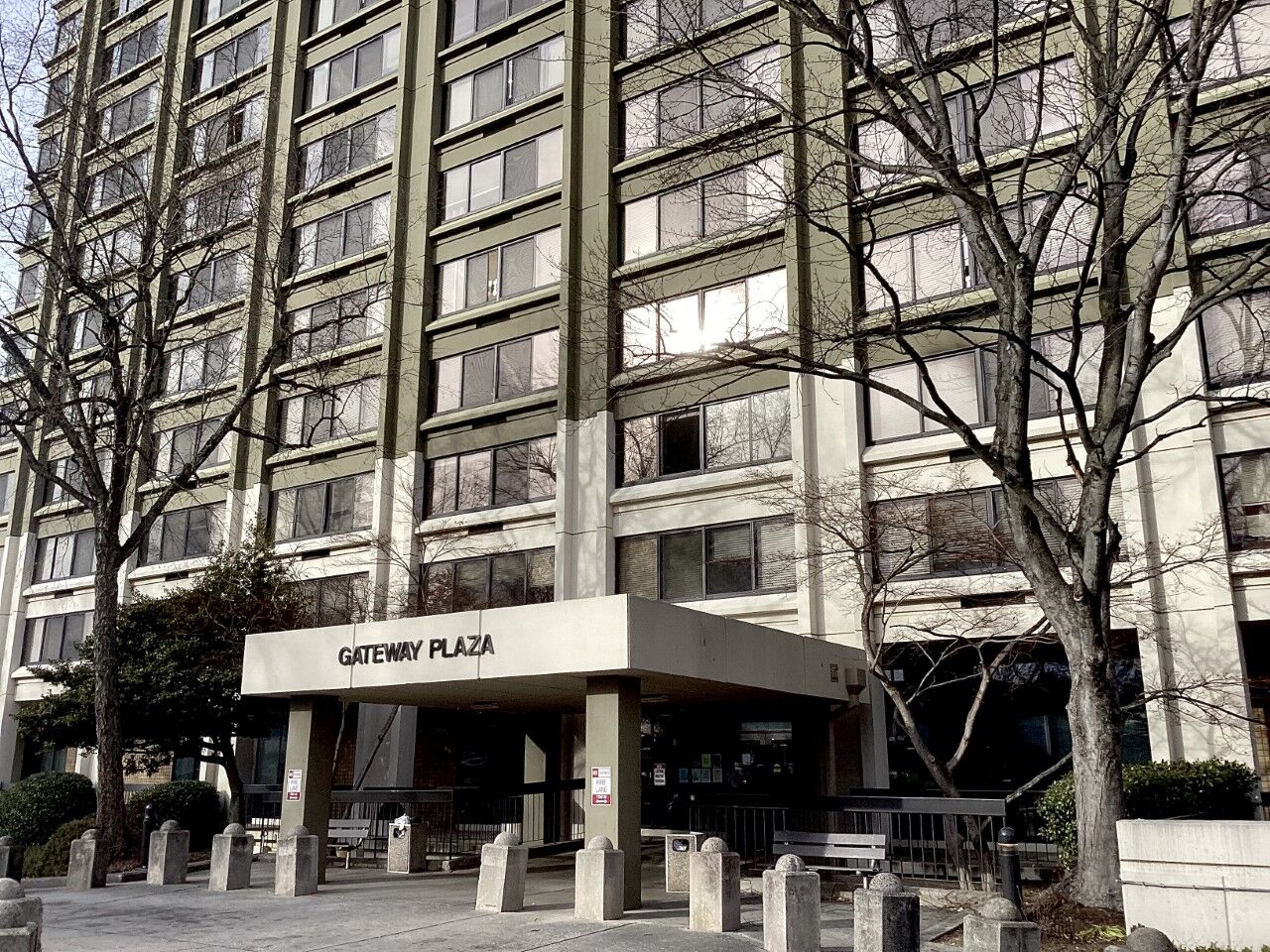 FEATURE-Gateway Plaza.jpg